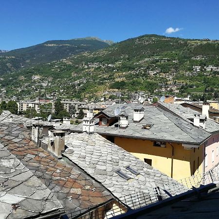 Appartamento Nel Centro Storico Di Aosta Con Vista Sui Ghiacciai Exterior photo