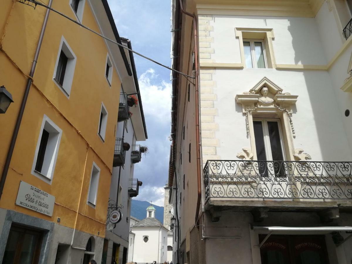 Appartamento Nel Centro Storico Di Aosta Con Vista Sui Ghiacciai Exterior photo