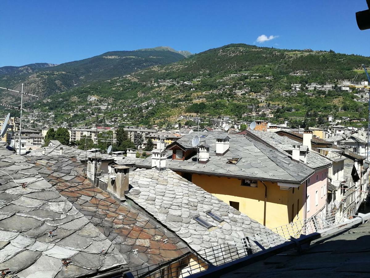 Appartamento Nel Centro Storico Di Aosta Con Vista Sui Ghiacciai Exterior photo