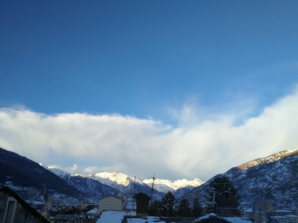 Appartamento Nel Centro Storico Di Aosta Con Vista Sui Ghiacciai Exterior photo