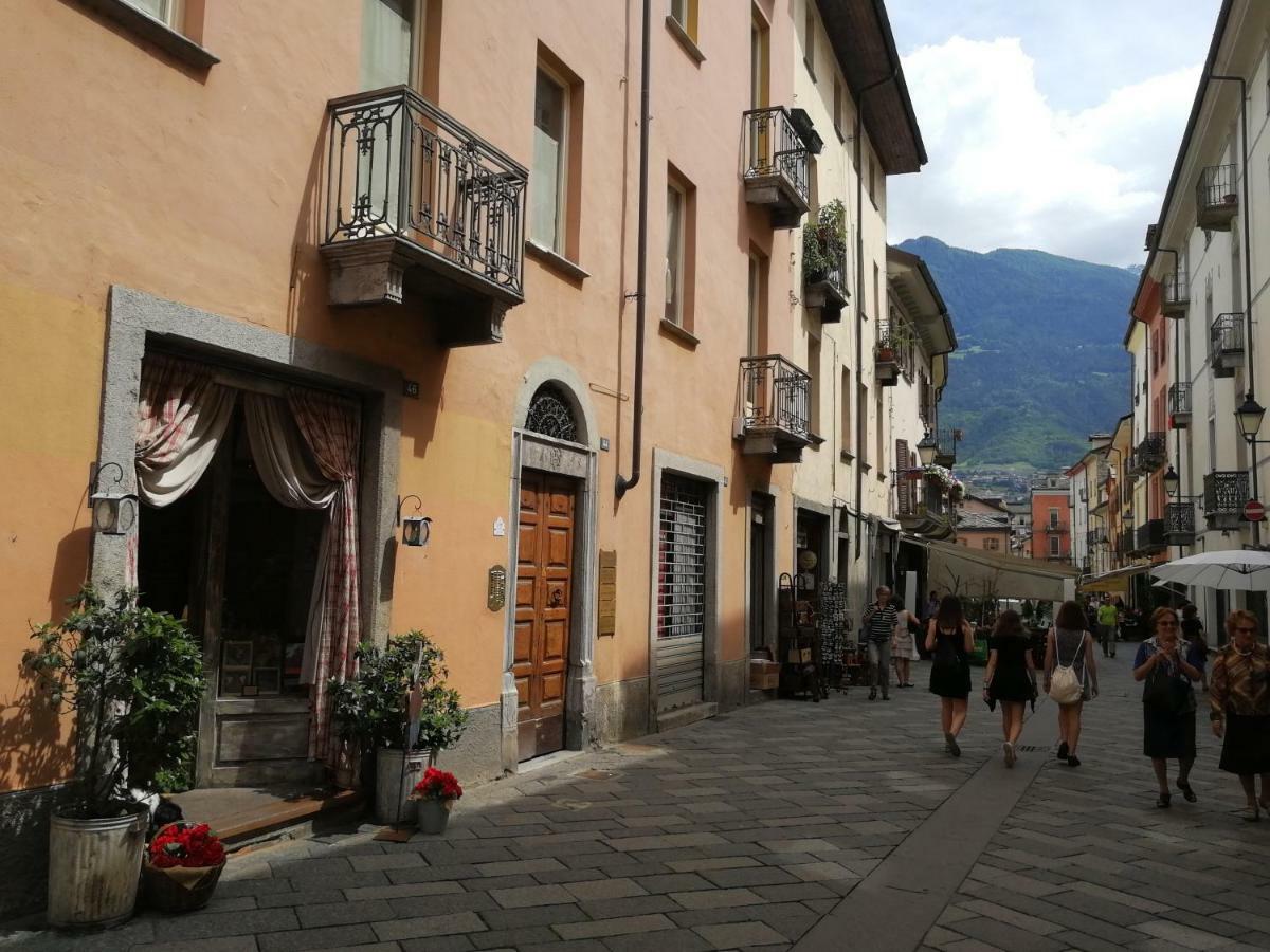Appartamento Nel Centro Storico Di Aosta Con Vista Sui Ghiacciai Exterior photo
